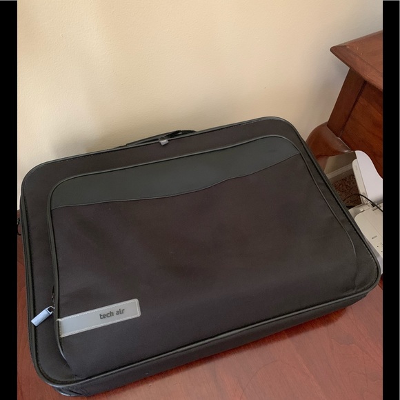 Tech Air 17” laptop briefcase - Picture 2 of 6